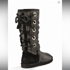 UGG Black Harbour back lace up mid calf size 6 all season boot.